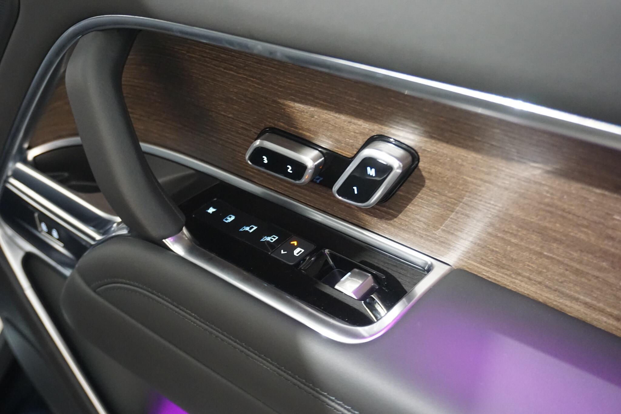 Land Rover Range Rover 3.0 D300 MHEV Autobiography SUV 5dr Diesel Auto 4WD Euro 6 (s/s) (300 ps)